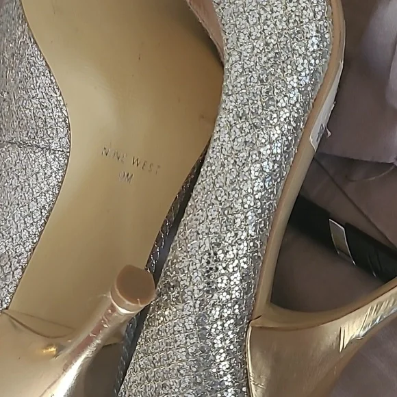 Heels - Picture 4 of 4